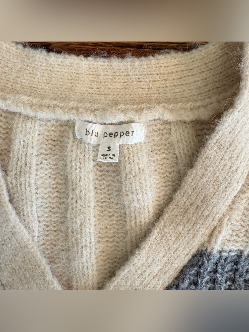 Blu Pepper women’s block sweater cardigan, ivory/cream, brown & gray, small NWOT - Picture 2 of 4